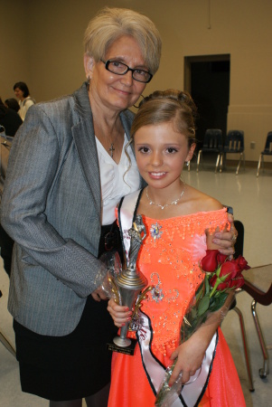 Angela Cole Photo 9