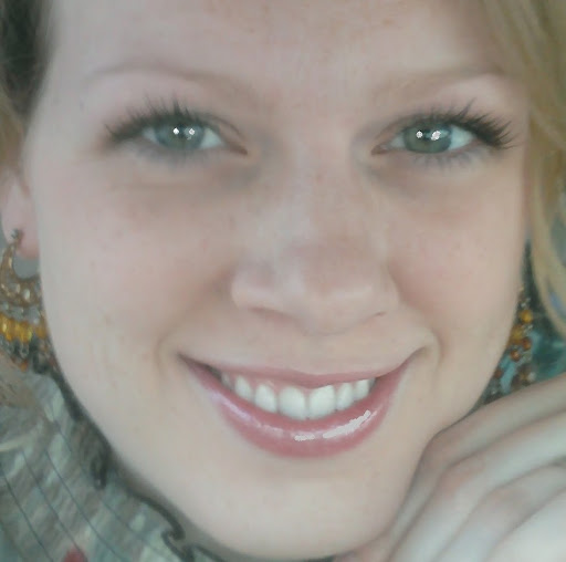 Elizabeth Langford Photo 35