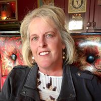 Lynda Thompson Photo 23