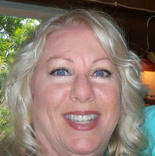 Debbie Jacobson Photo 33