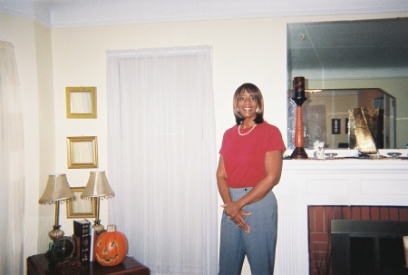 Kelly James Photo 30