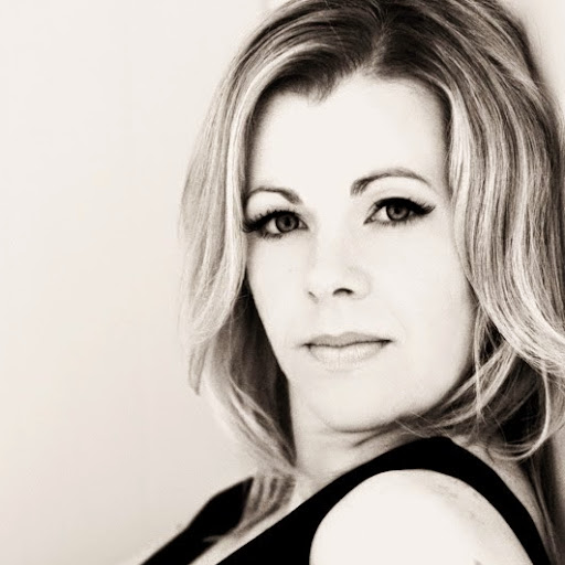 Ruth Warren Photo 33