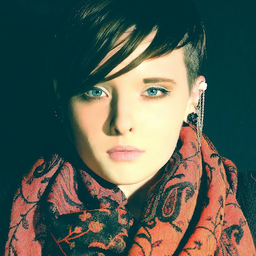 Elizabeth Robson Photo 16