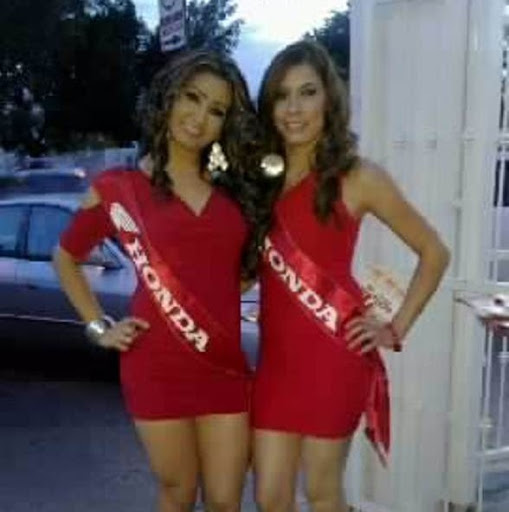 Elizabeth Becerra Photo 14