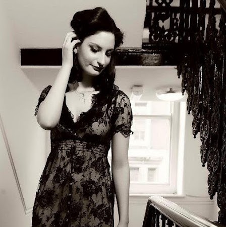 Anna Lloyd Photo 31