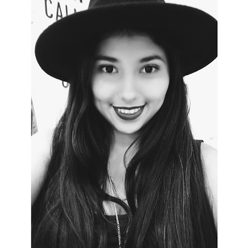 Sara Vasquez Photo 16