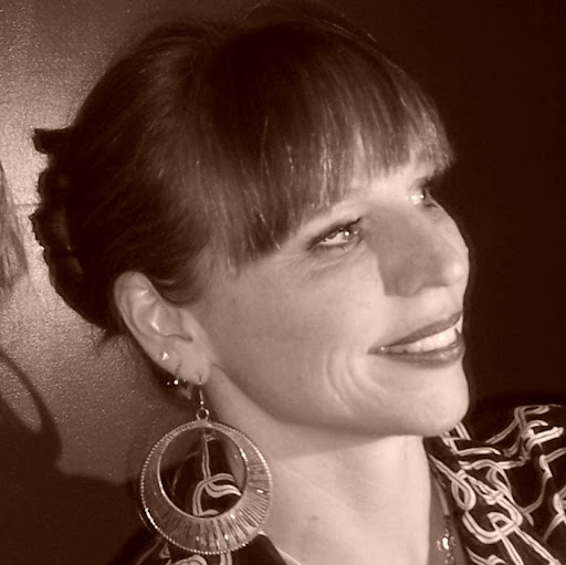 Lisa Bowman Photo 33
