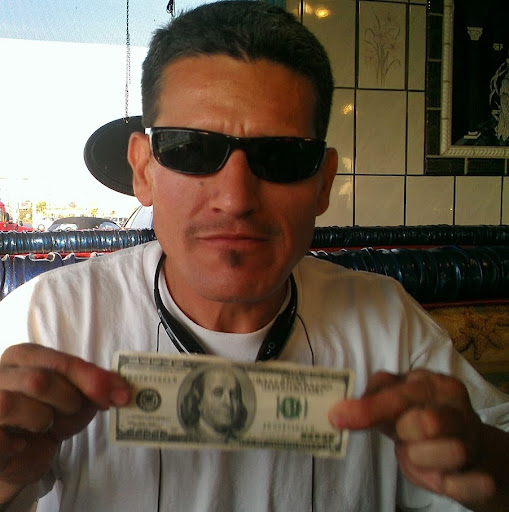 Julian Gomez Photo 22