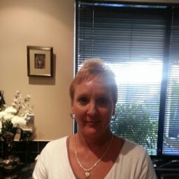 Carrie Groves Photo 26