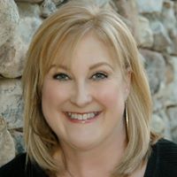 Julie Moss Photo 16