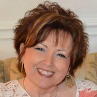 Vikki Hall Photo 8