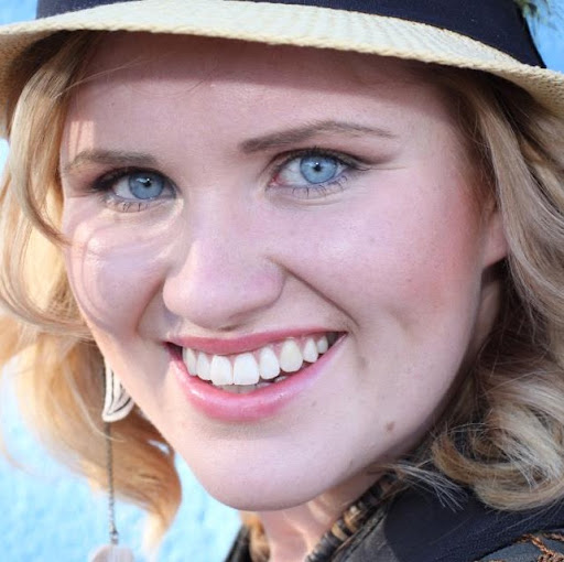 Renee Cook Photo 30