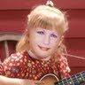 Julie Yates Photo 9
