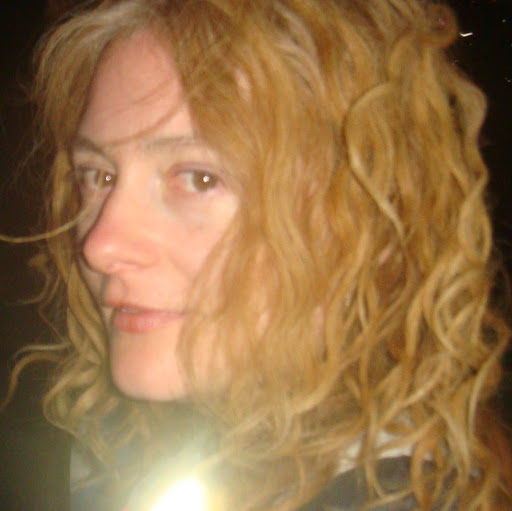 Annie Devane Photo 2