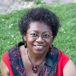 Stephanie Hall Photo 13