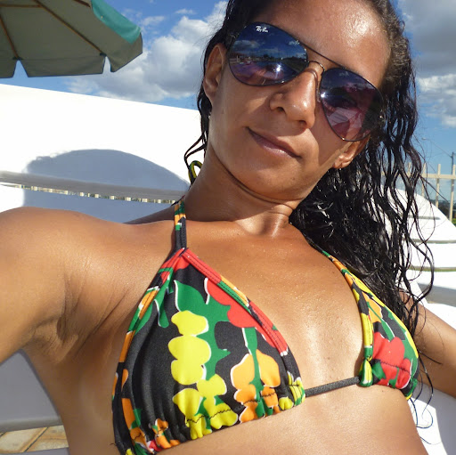 Suzanne Silva Photo 25