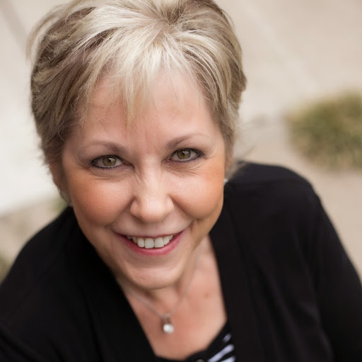 Linda Brooks Photo 38