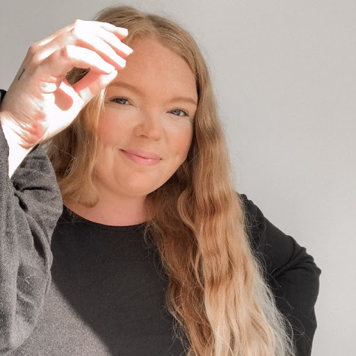 Robyn Hurst Photo 25