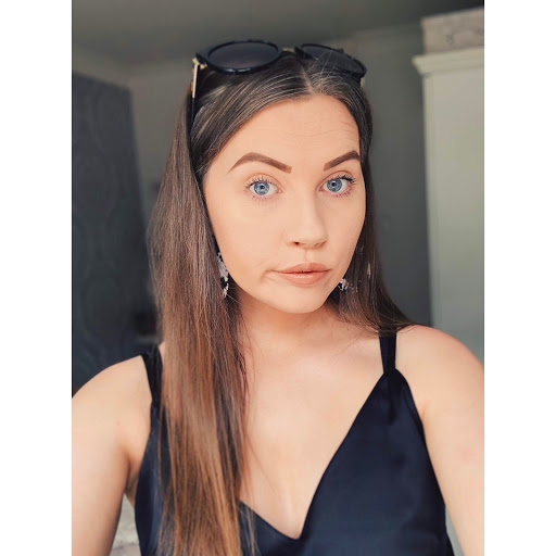 Ellie Woods Photo 29