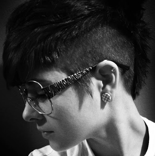 Stephanie Lambert Photo 37