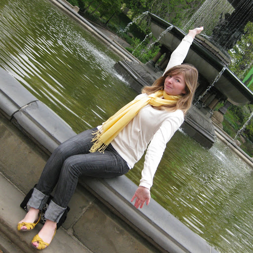 Sarah Early Photo 15