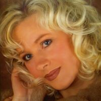 Lorraine Ainsworth Photo 9