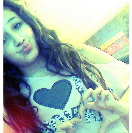 Emily Reyes Photo 11