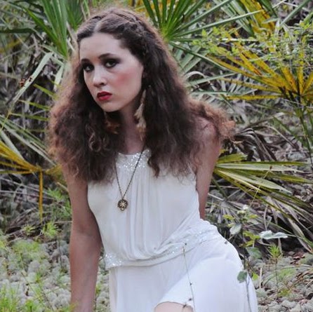Julia Campbell Photo 28