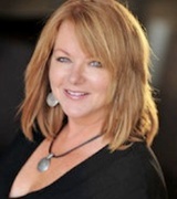 Holly Young Photo 7