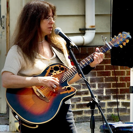 Julie Moffitt Photo 15
