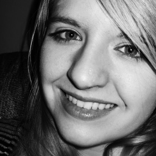 Laura Wells Photo 28