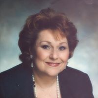 Louise Kennedy Photo 13