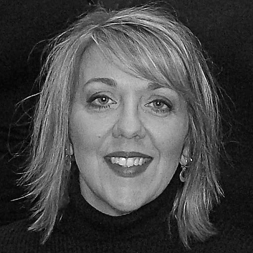 Julie Armstrong Photo 19