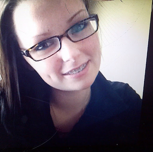 Emily Dugan Photo 40