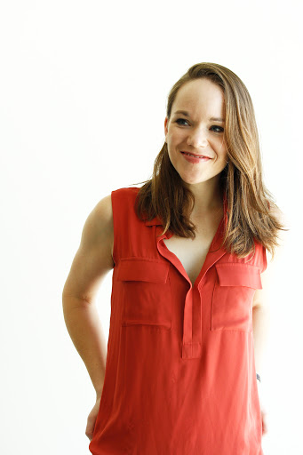 Elizabeth Dickinson Photo 12