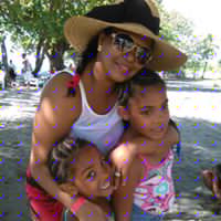 Elizabeth Santana Photo 16