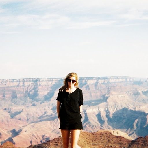 Julia Moore Photo 15