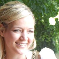 Julia Weis Photo 26