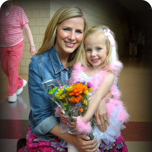 Kelly Schneider Photo 31