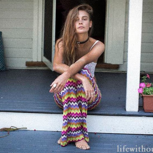 Billie Edwards Photo 21