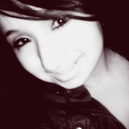 Yesenia Lopez Photo 15