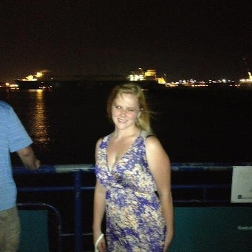 Elizabeth Thayer Photo 17