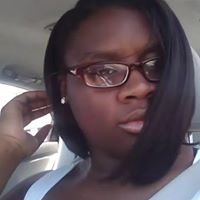 Elizabeth Miller Photo 10