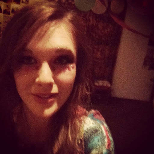 Laura Larkin Photo 20