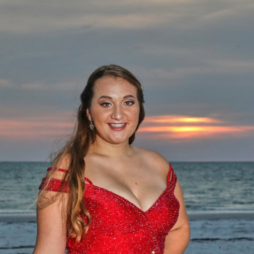 Christina Collier Photo 37