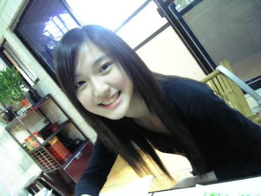 Emi Nguyen Photo 6