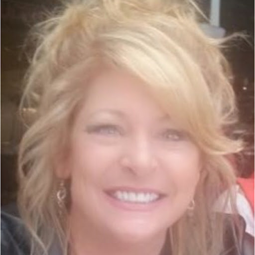 Suzanne Saunders Photo 33