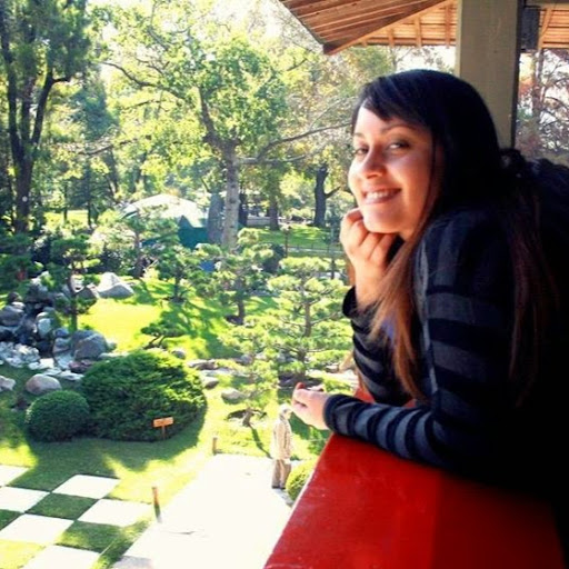Victoria Morales Photo 14