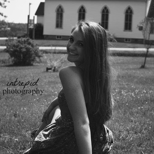 Danielle Lapointe Photo 36