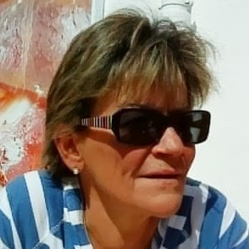 Michele Lambert Photo 37